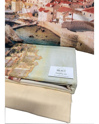 Completo Letto Matrimoniale Fantasia Città Costiera – Puro Cotone e Stampa Digitale