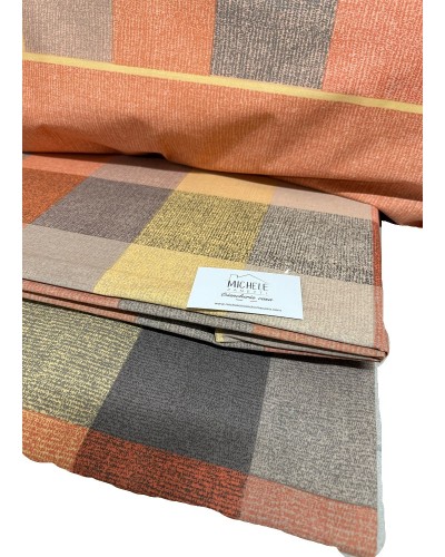Completo Lenzuola Matrimoniale in cotone fantasia Quadroni su sfondo arancio, prodotto italiano