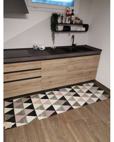 Tappeto in ciniglia con base antiscivolo serie Triangoli per la cucina